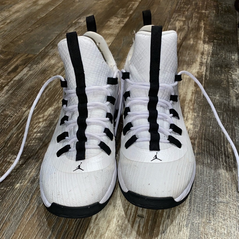 White Jordan’s, size 9